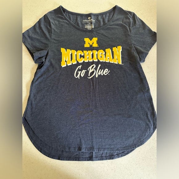 COPY - University of Michigan Women’s Medium Like NEW Short Sleeve Lightweight … - Picture 1 of 12